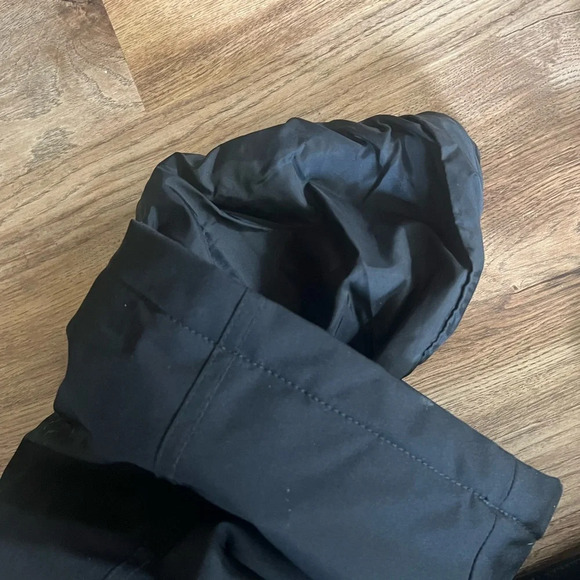 Nils ladies ski pant size 8 regular. Built in gators. One tiny tear shown - Picture 7 of 16